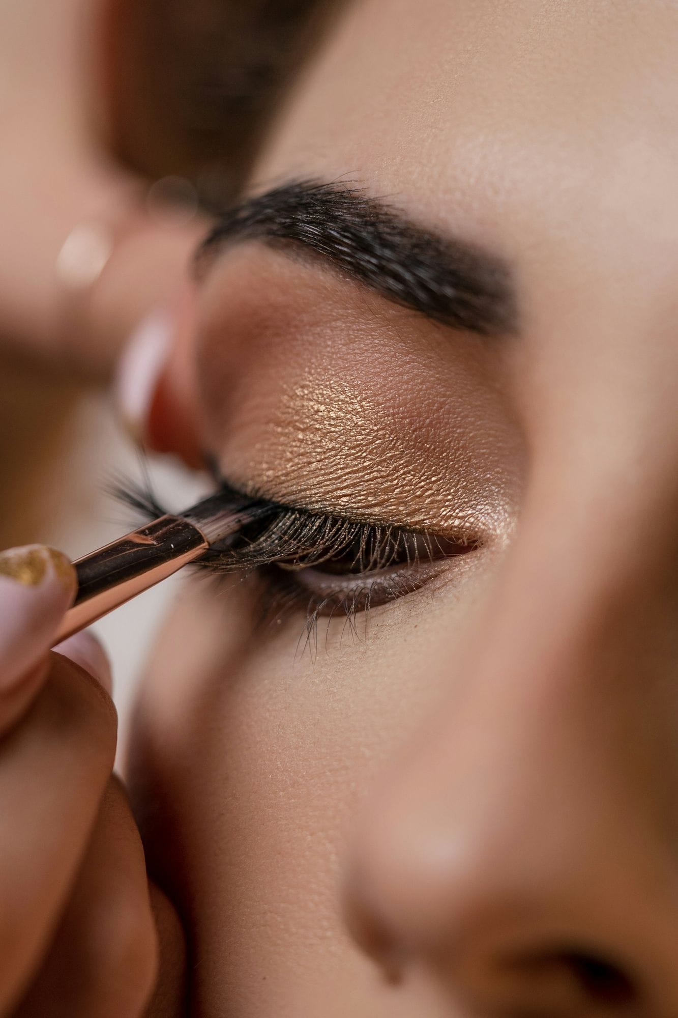 Close-up of precise eye work with a fine brush